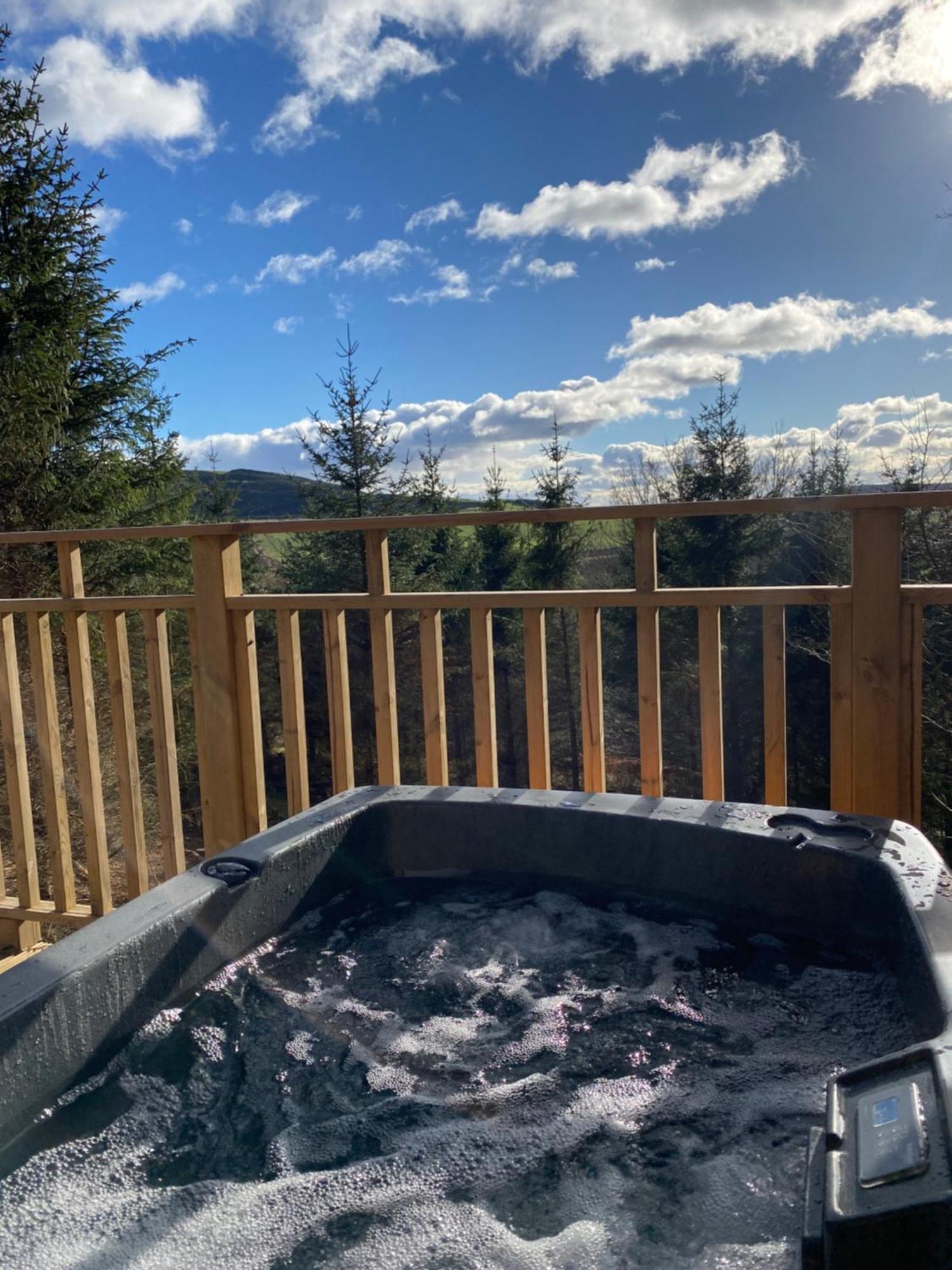 Acorn Lodge With Hot Tub Cupar Zewnętrze zdjęcie