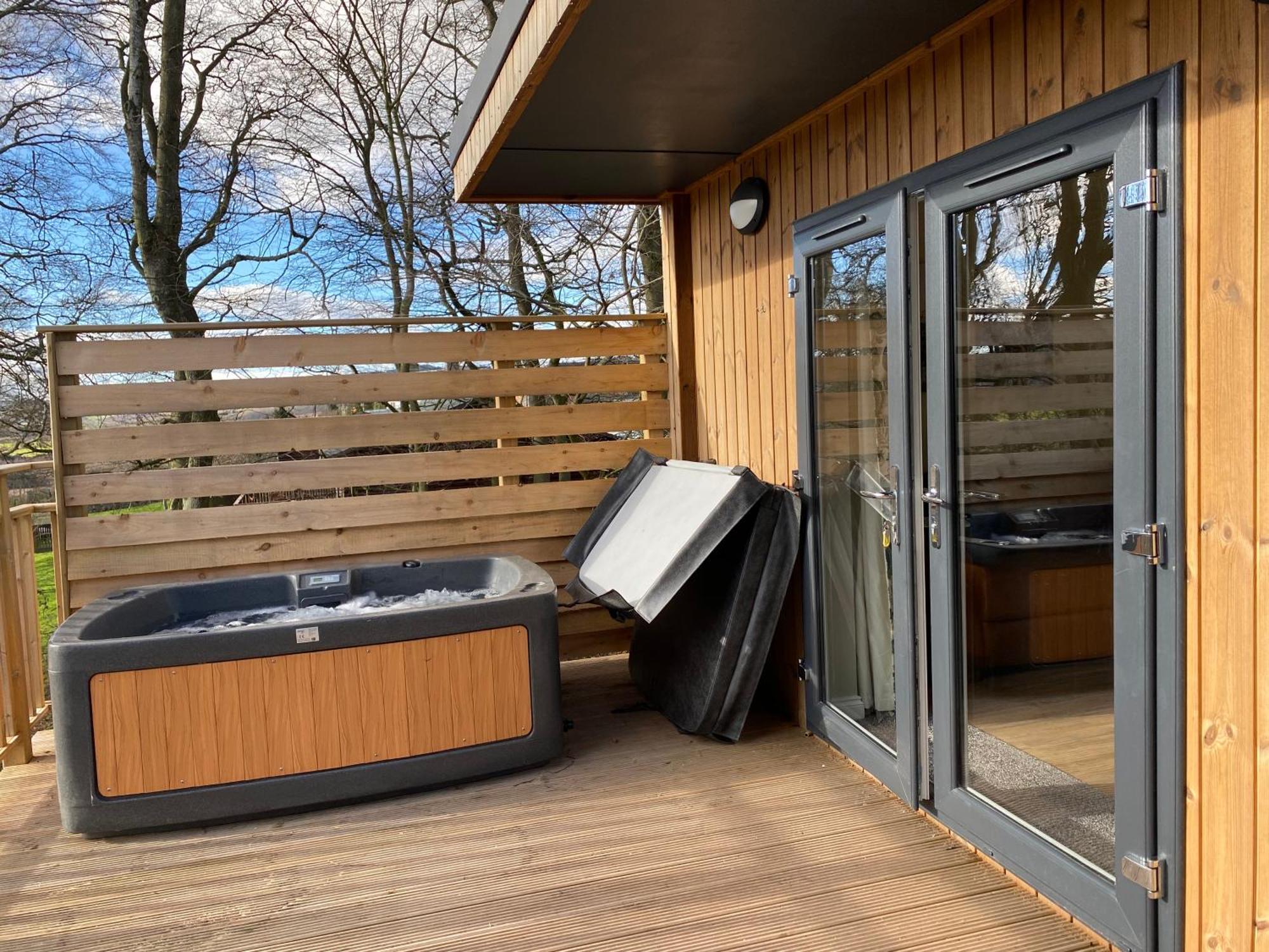 Acorn Lodge With Hot Tub Cupar Zewnętrze zdjęcie